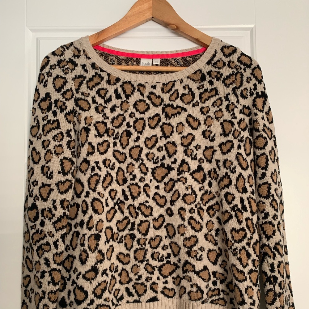 2/$30 😍 Adorable cheetah print sweater